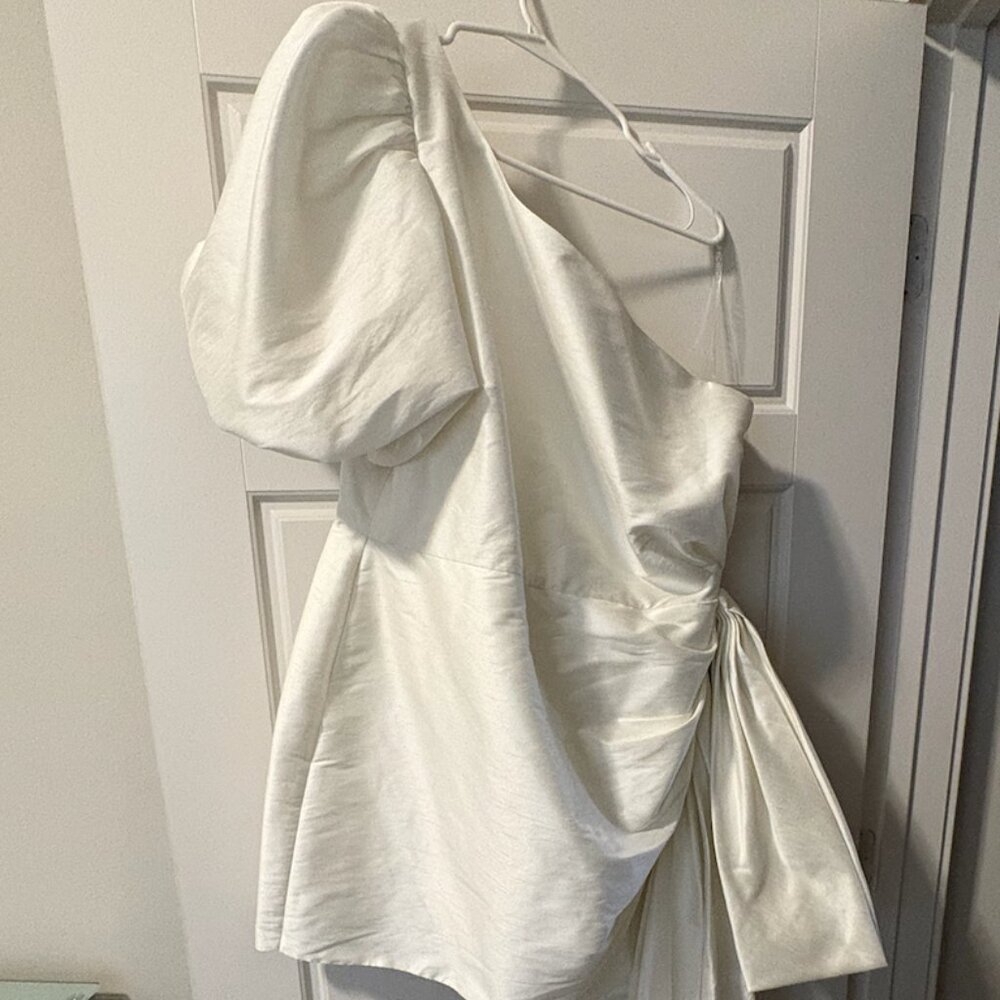 Sachin & Babi Dova Puffed One-Shoulder Bow Train Wrap Mini Dress
